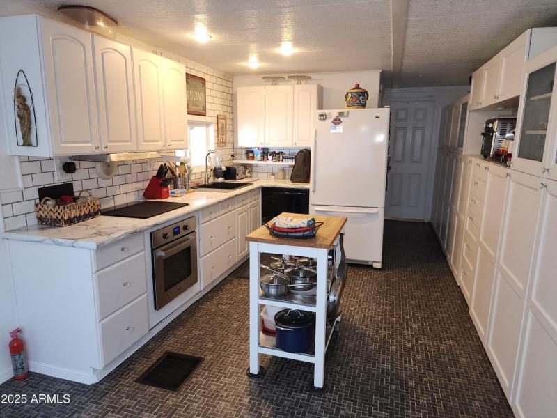 15. Front entrance to dinning room and k