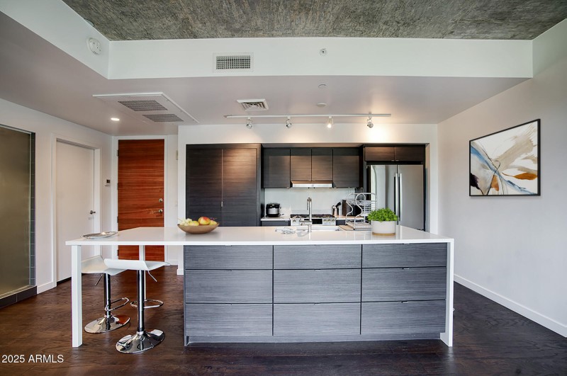 100 W PORTLAND ST 404