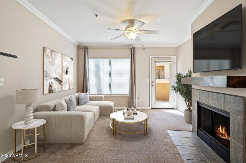 Great room w/fireplace