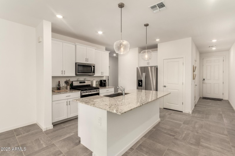 15 - Hayden Rose 3022