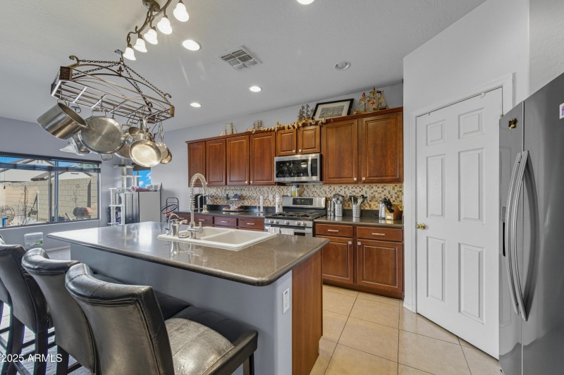 Island w Breakfast Bar