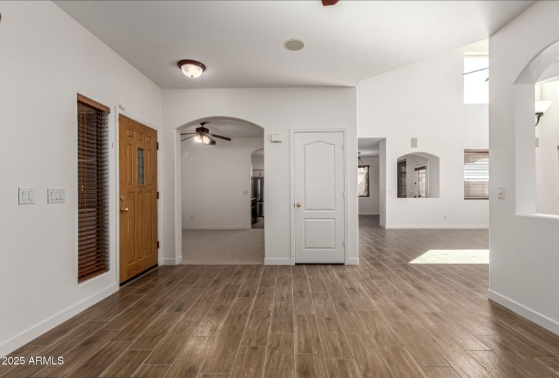 FOYER-MAIN ENTRANCE-bonus living 2