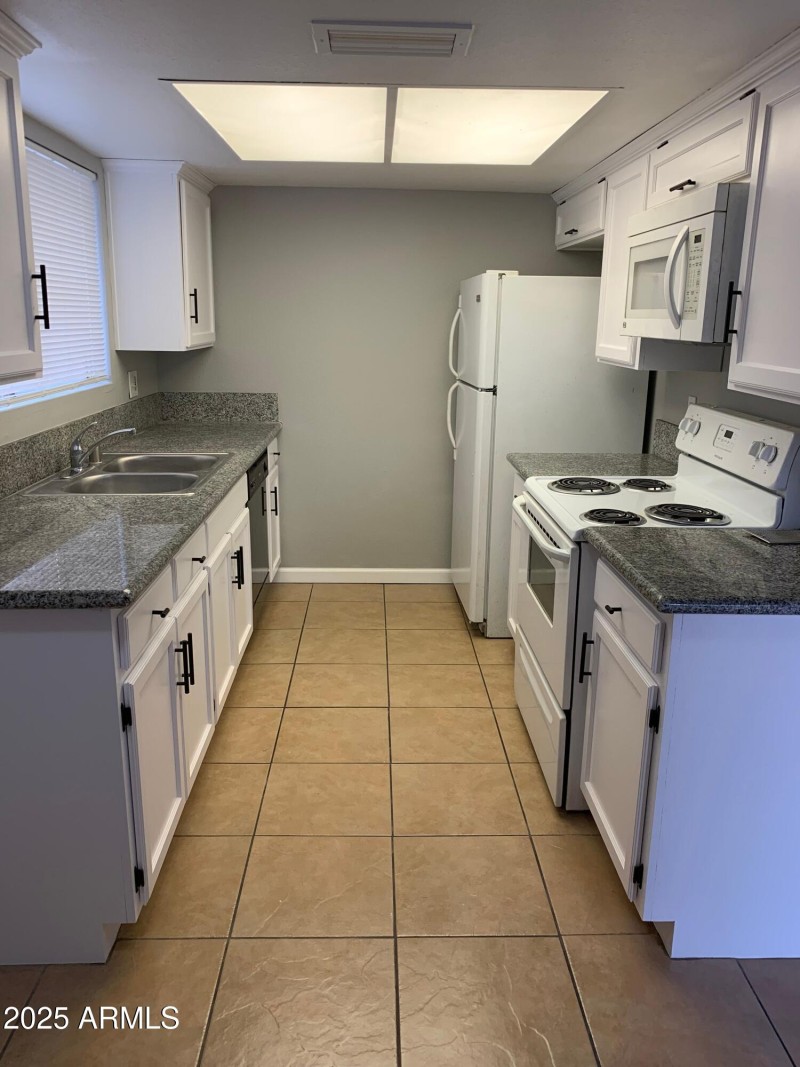 Unit #4 - Kitchen