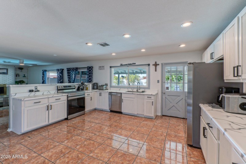 13150 North 22nd Avenue-print-006-031-ki