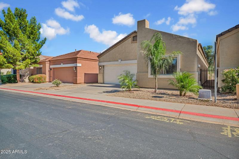 3252 E MALDONADO DR, Phoenix, AZ 85042