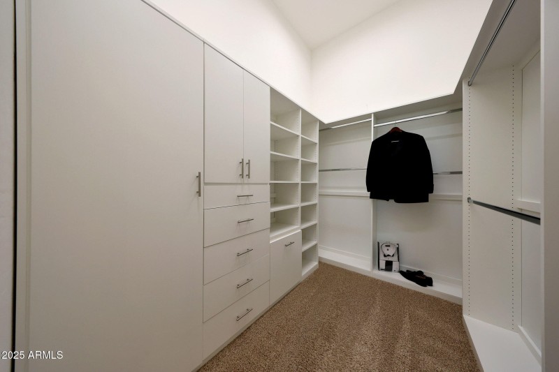 OS Ensuite walk in closet #1