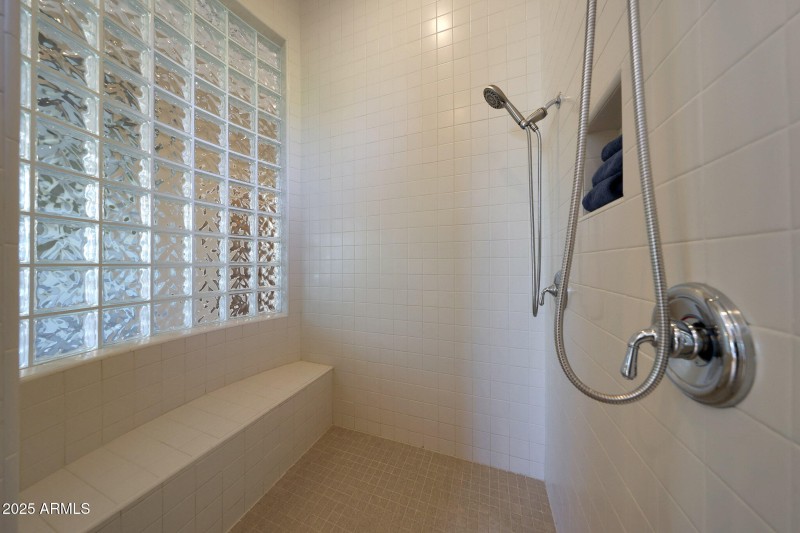 OS Ensuite shower with bench