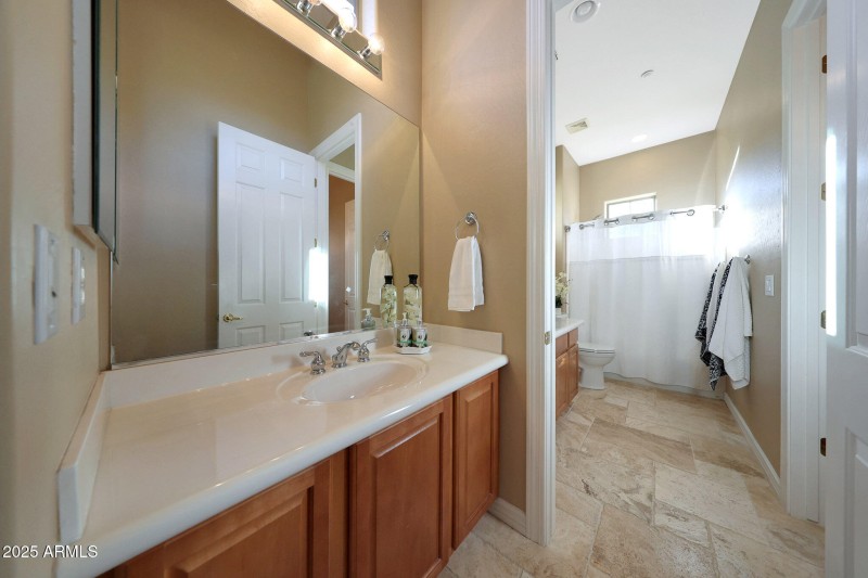 Jack n' Jill bathroom BR#3-BR#4