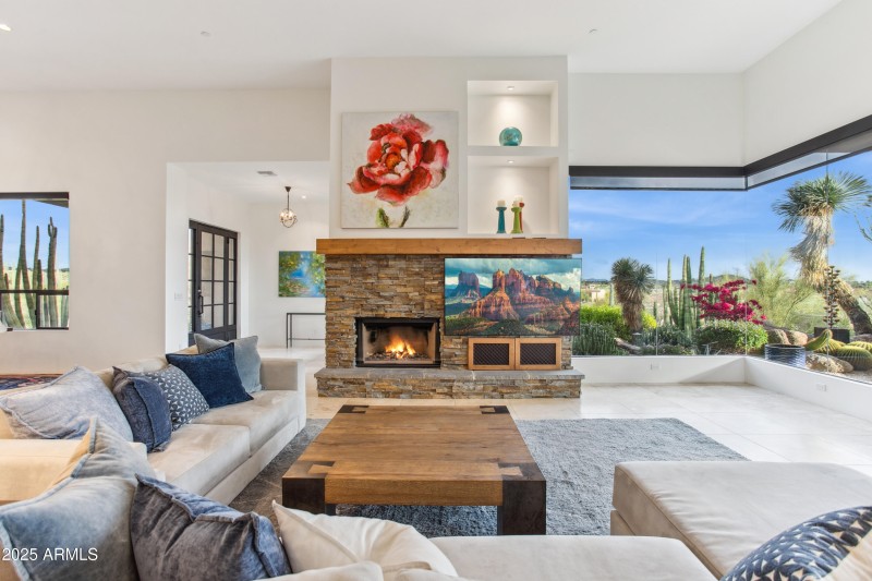 15 foot ceilings in great room