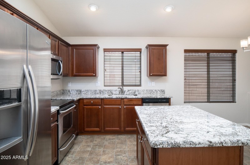 3717 W Santa Cruz Ave-11