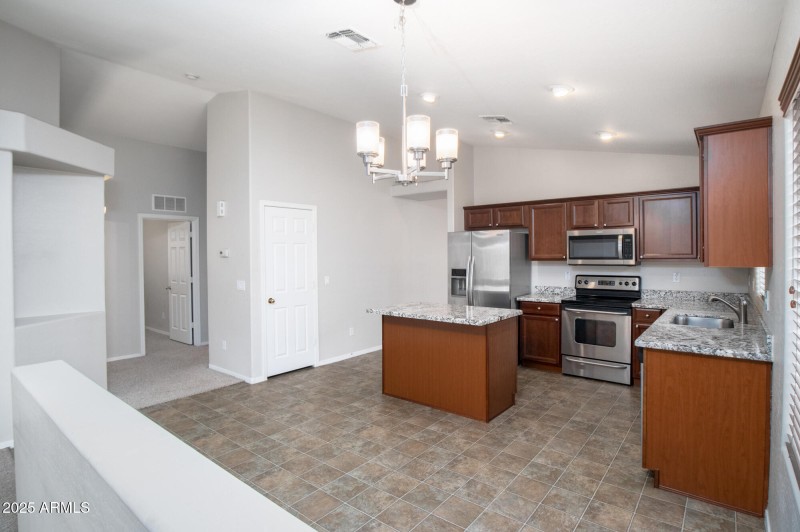 3717 W Santa Cruz Ave-15