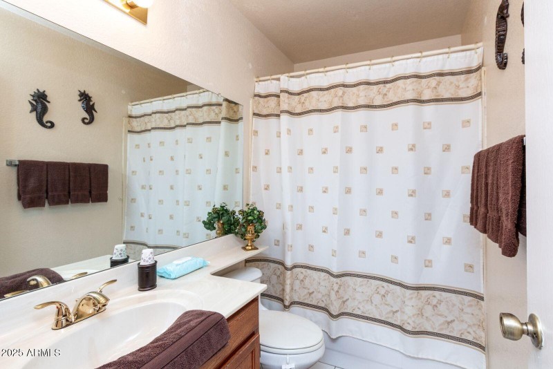 10345 N 62nd ave bathroom 2