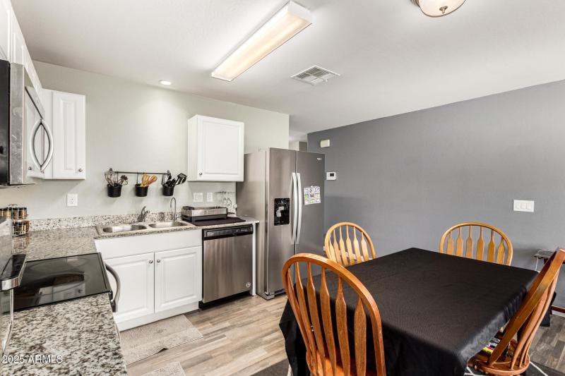 Kitchen/Dining Area