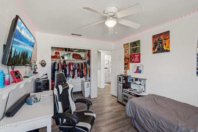 27-print-E Baylor Ct-S0410-025