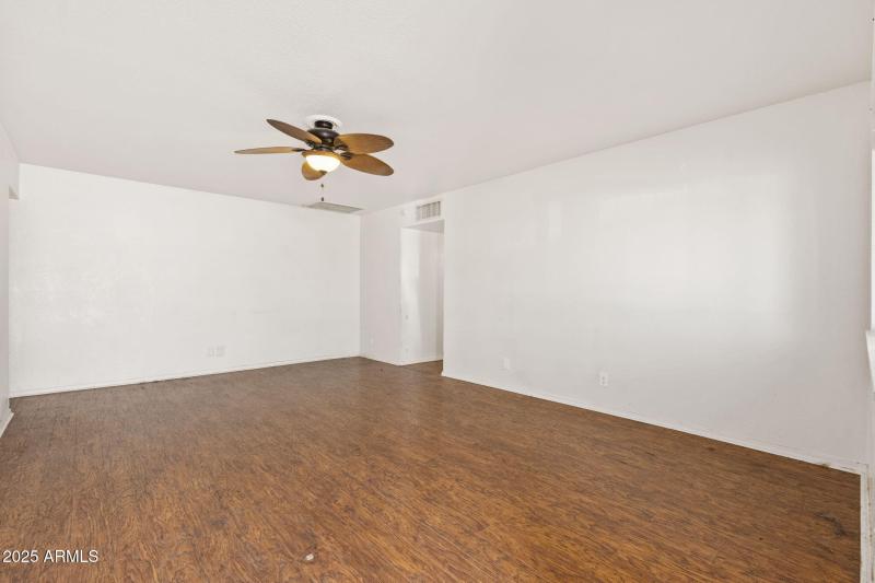 3215 W Sharon Ave - 03