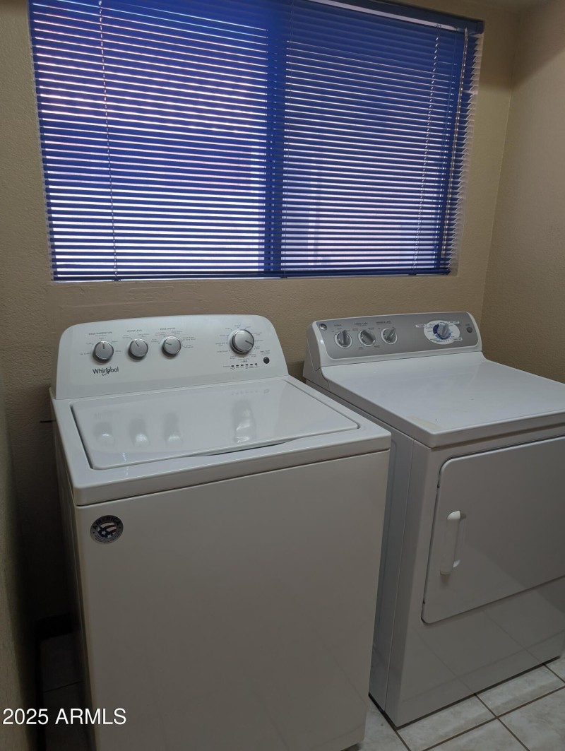 26 Full sized laundry