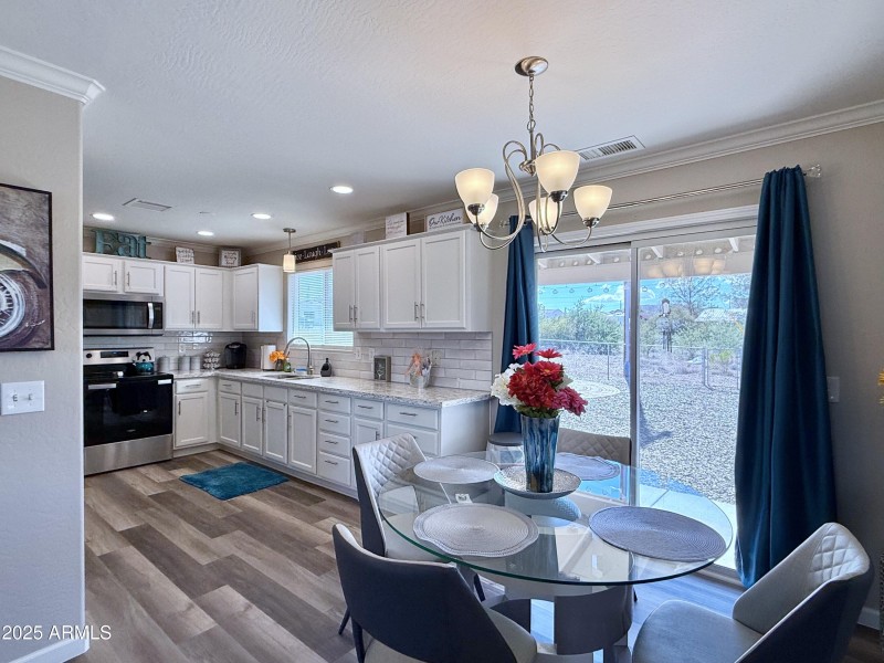 14 Dining and Kitchen