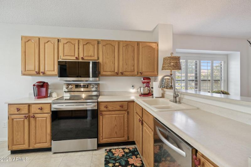 13-web-or-mls-8853-e-charter-oak-dr