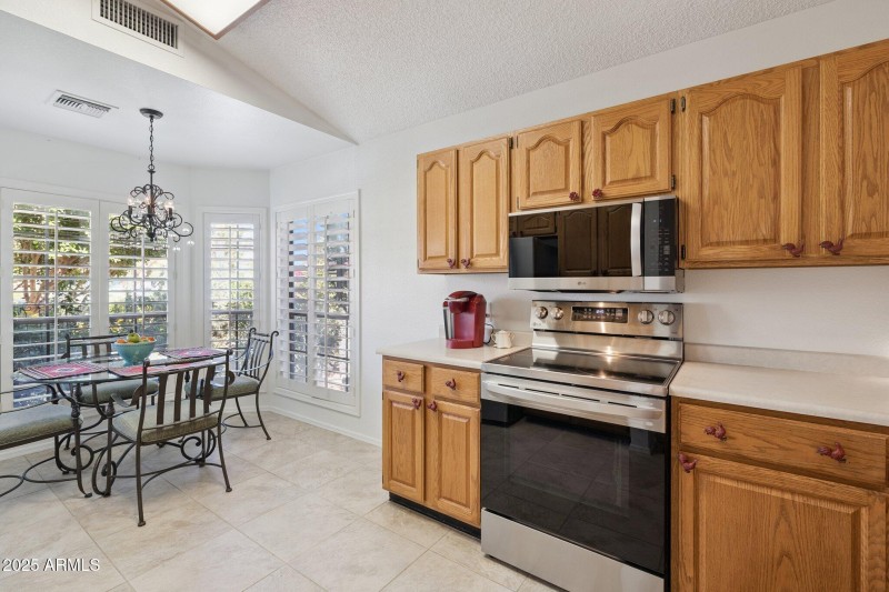 14-web-or-mls-8853-e-charter-oak-dr