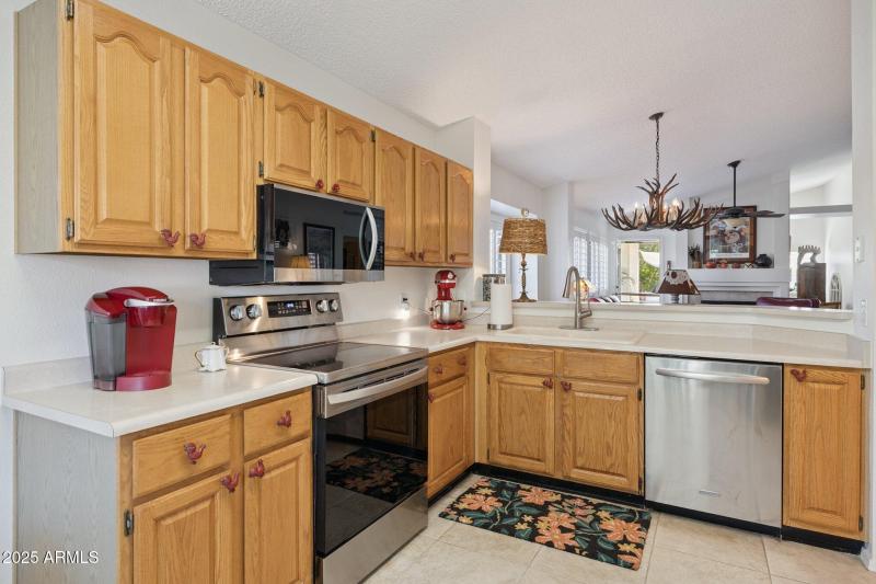 16-web-or-mls-8853-e-charter-oak-dr