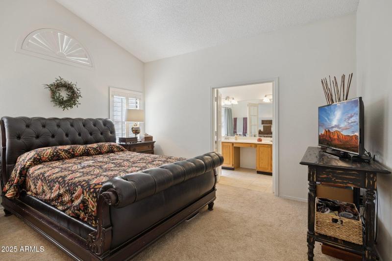 18-web-or-mls-8853-e-charter-oak-dr