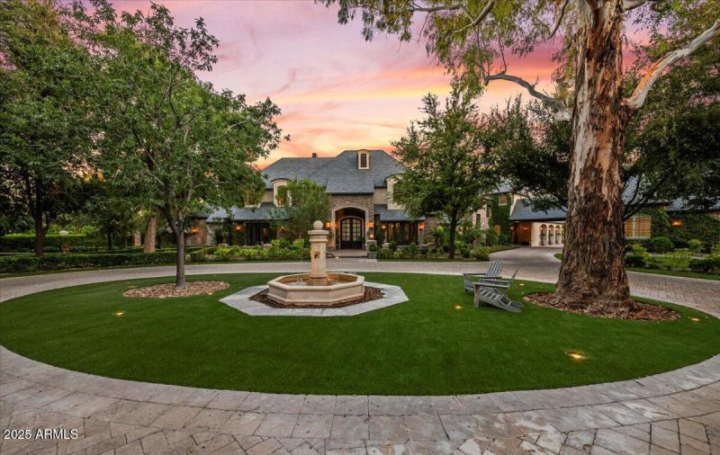 Circle Drive with Fountain