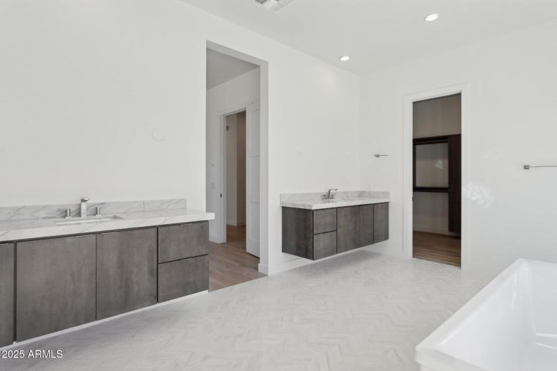 25-web-or-mls-35097-n-83rd-pl