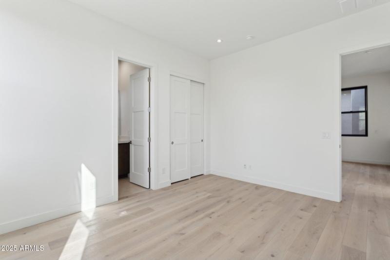 38-web-or-mls-35097-n-83rd-pl