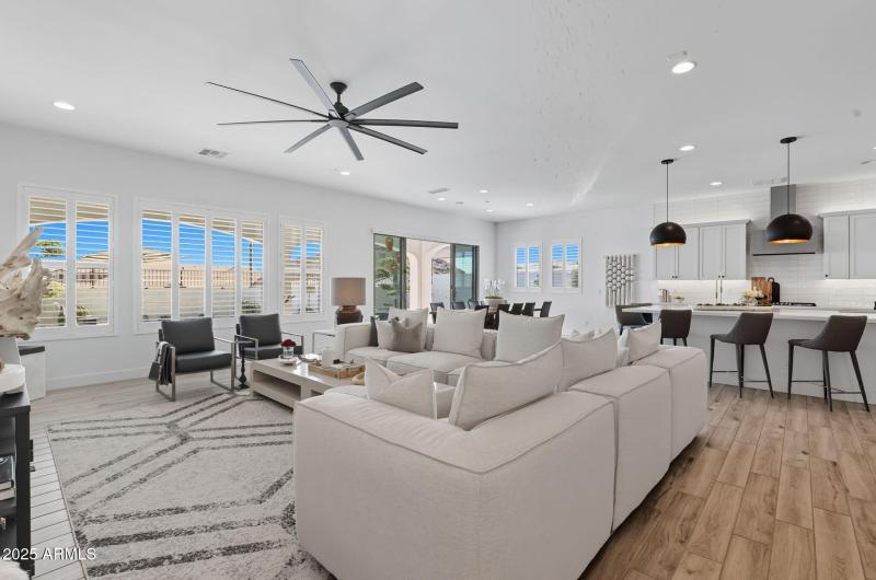 14-web-or-mls-1837 E Villa Linda Dr Phoe