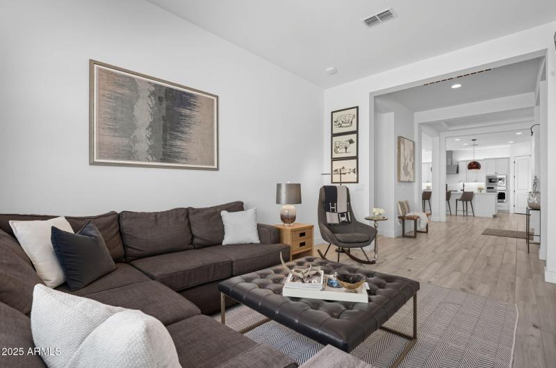 39-web-or-mls-1837 E Villa Linda Dr Phoe