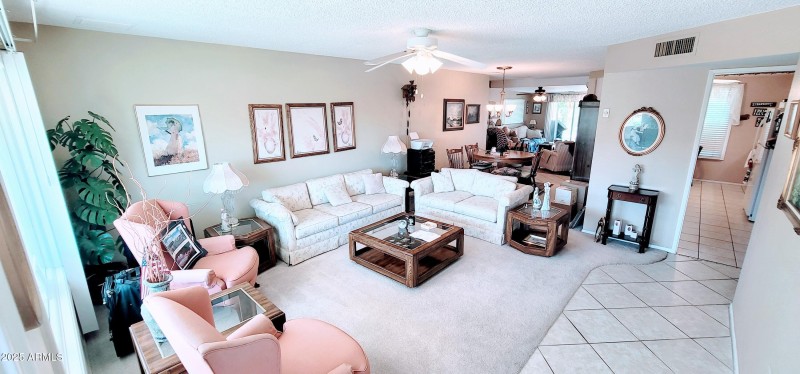 Front to Kitchen, didning and AZ room