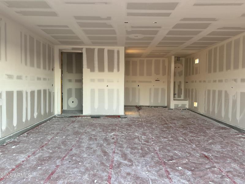 0016_ 2.5 Car garage