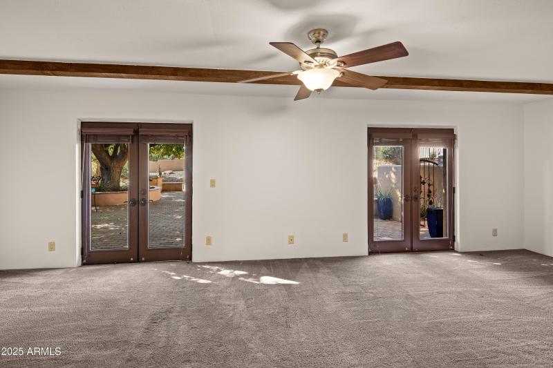 JL_105ViaDelViento-interiors-Bedrooms-07