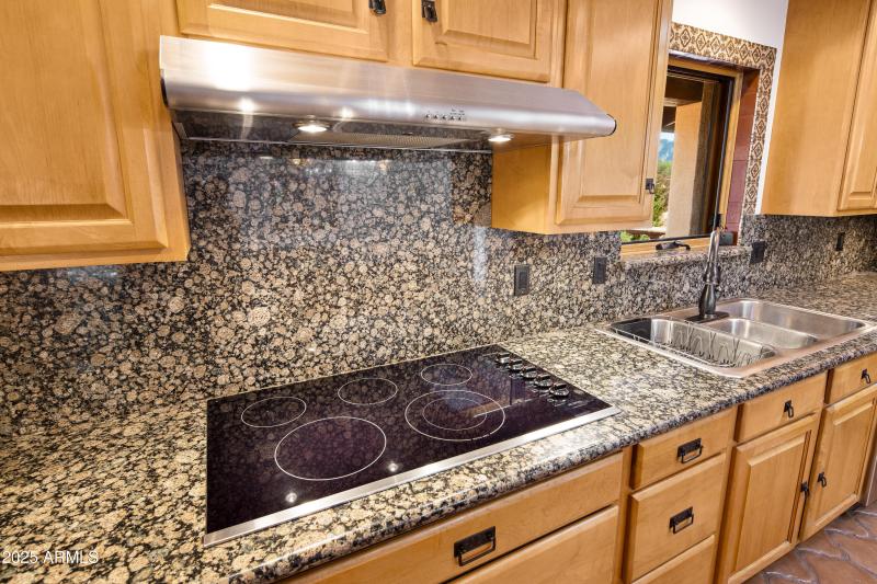 JL_105ViaDelViento-interiors-CommonAreas