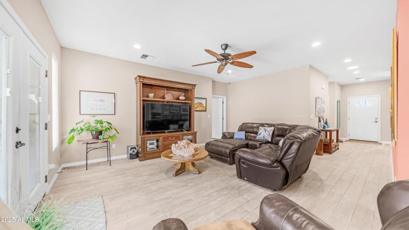 5809 E Leland St (12)