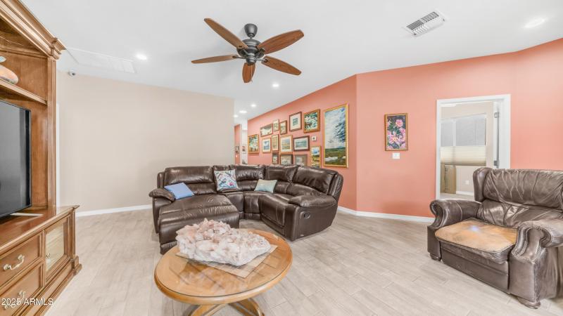 5809 E Leland St (13)