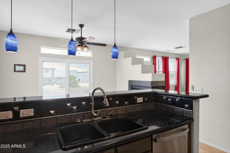 21_1281_E_Frances_Ln_Gilbert_AZ_85295_US