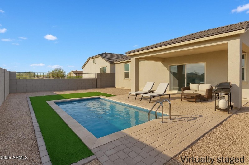 virtually_staged_backyard_2