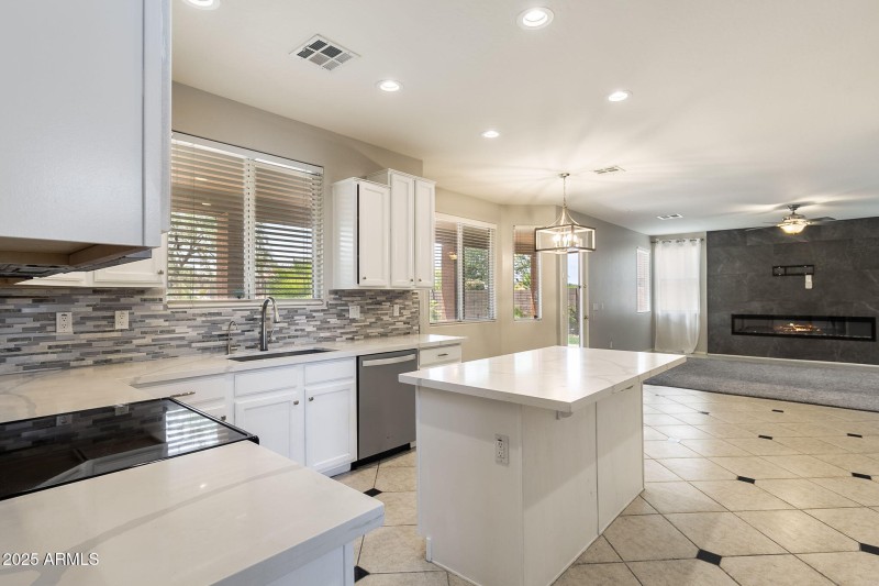 11-web-or-mls-6821-w-el-cortez-pl