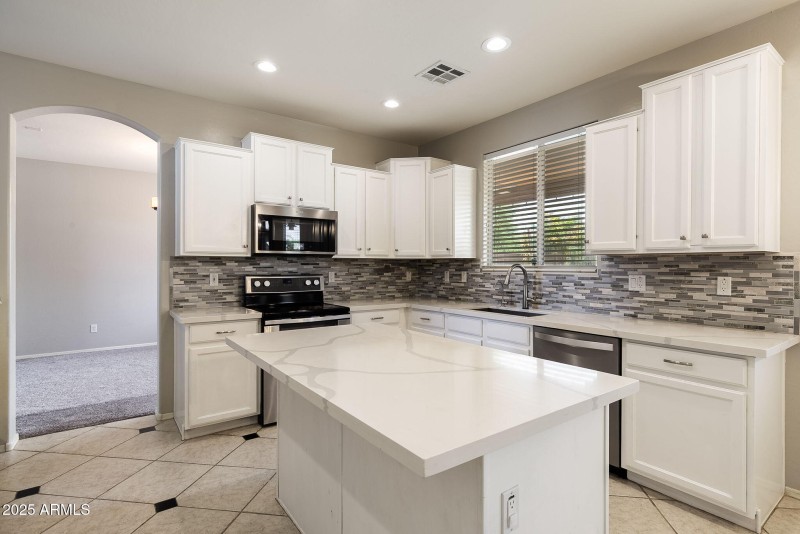 12-web-or-mls-6821-w-el-cortez-pl