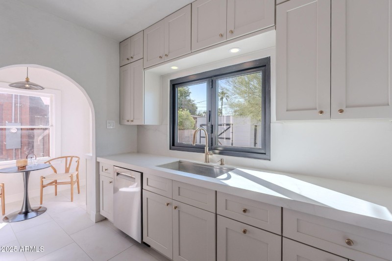 5-web-or-mls-Latham-5