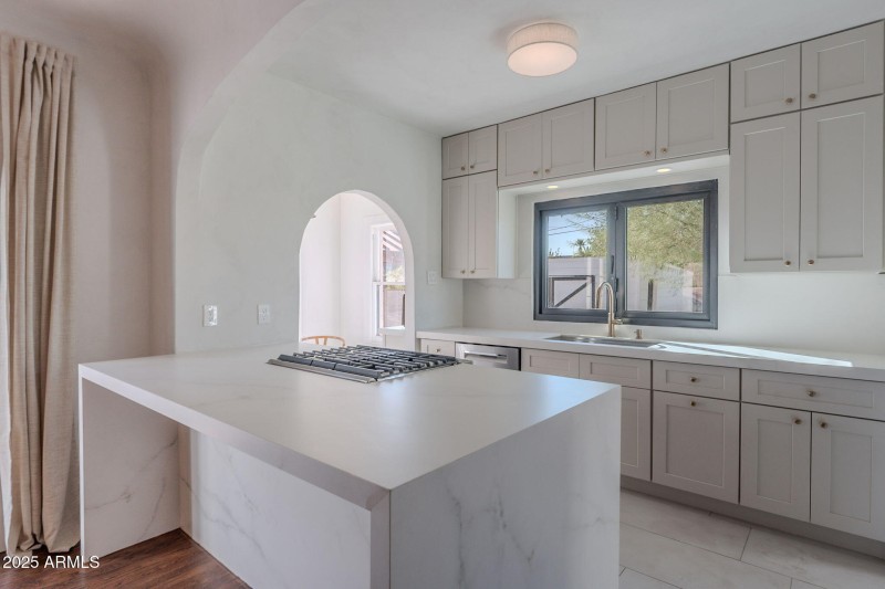 9-web-or-mls-Latham-9