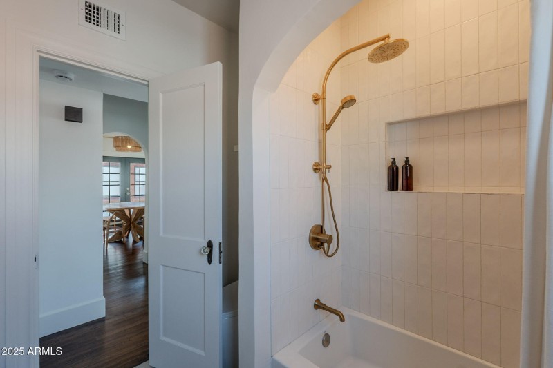 27-web-or-mls-Latham-27