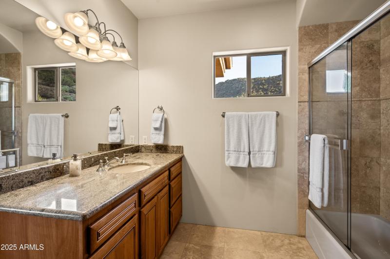 JL_220CrystalSkyDr-interiors-Casita-08