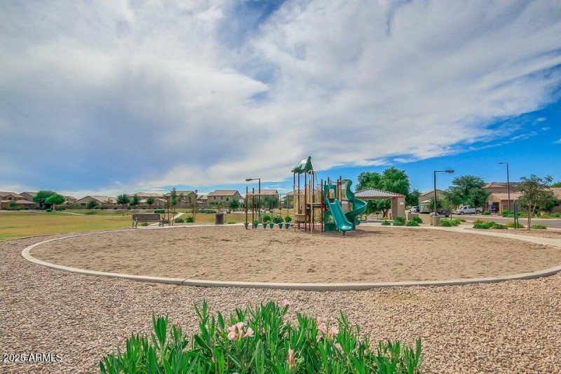 20161216163201067116000000-o