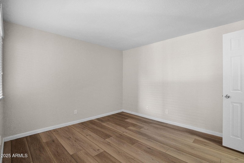 11-web-or-mls-P1303889