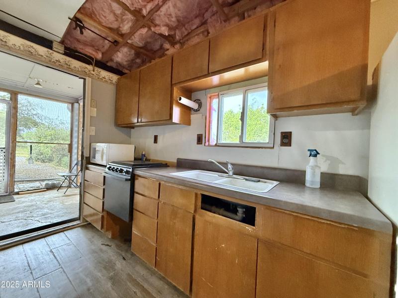 33-Apt Kitchen-Entry