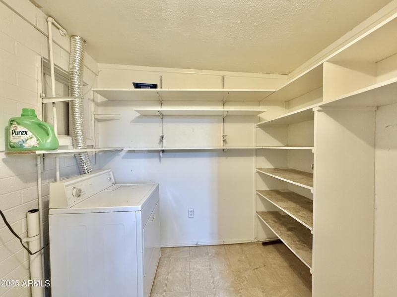 43-Laundry & Storage