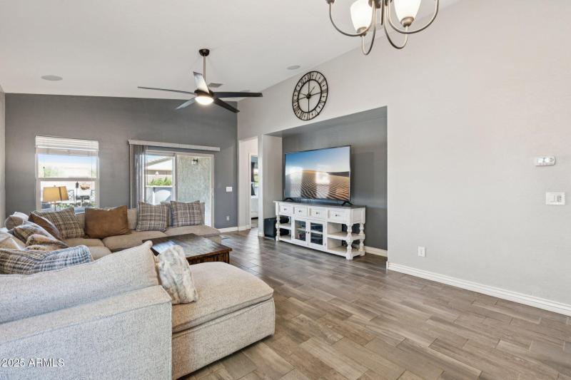 7-web-or-mls-S Stuart Ave-S0710-007