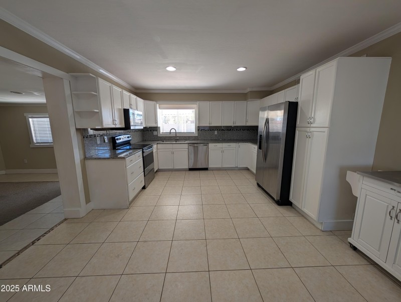 PXL_20251006_215212576